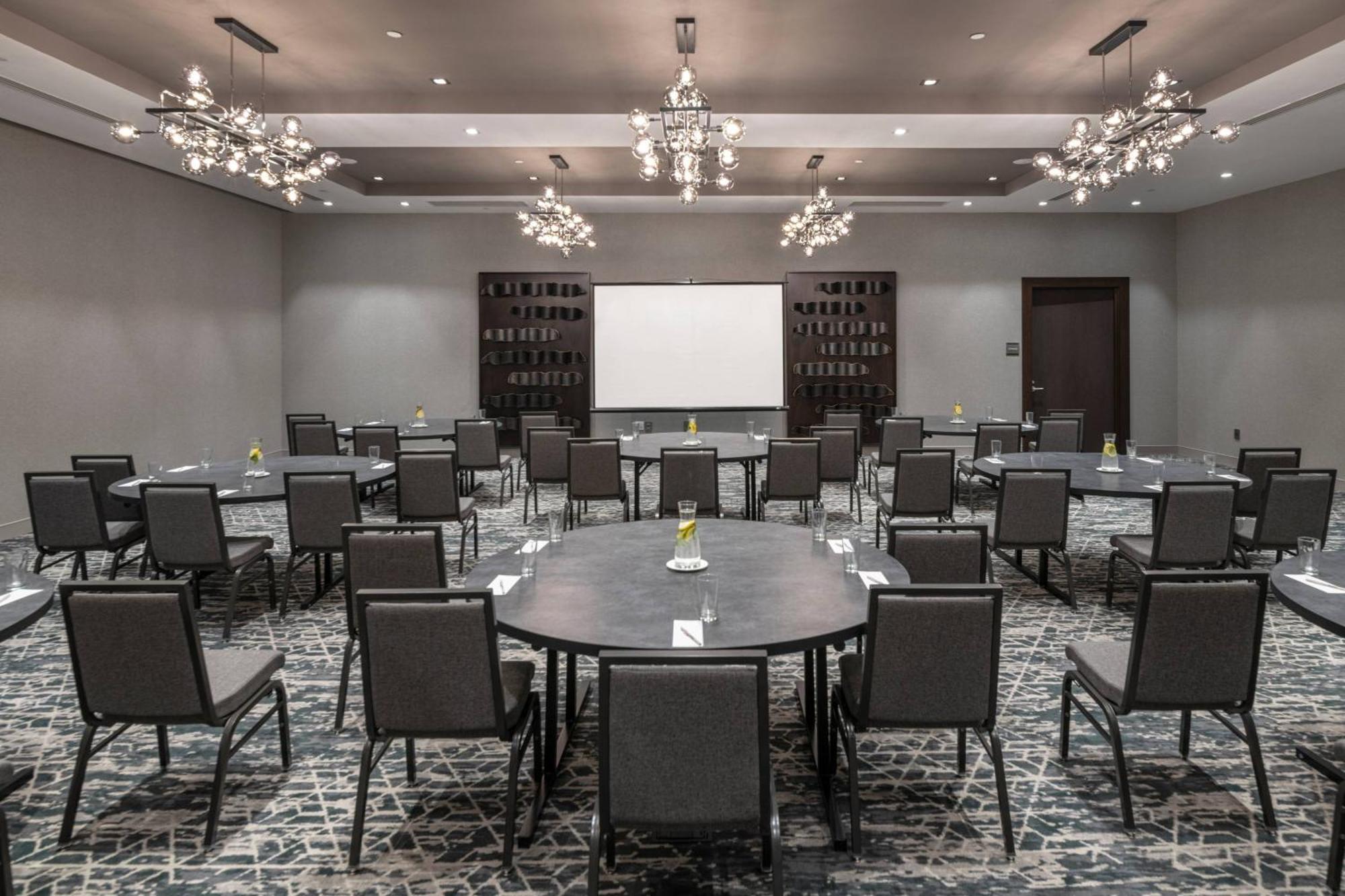 Residence Inn By Marriott Boston Нейтик Экстерьер фото