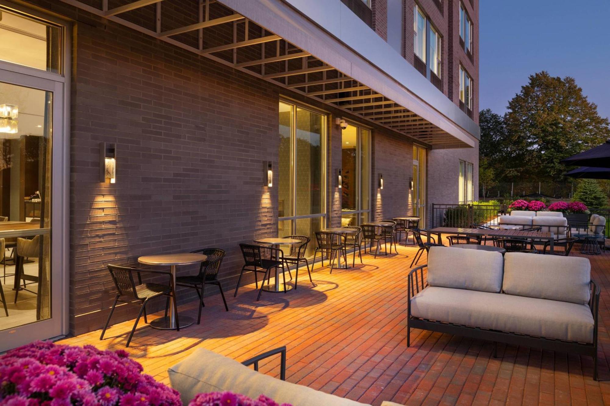 Residence Inn By Marriott Boston Нейтик Экстерьер фото